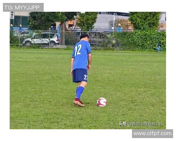 在绿茵场上追梦足球明星的心声与独白